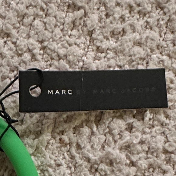 Marc By Marc Jacobs Green Hair Accessory with Gold Charm - Picture 2 of 4